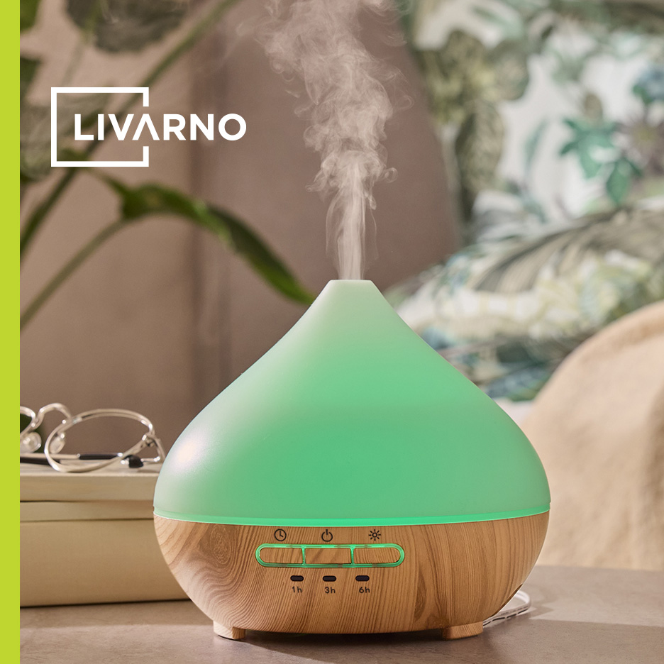 Zeleni difuzer za aromaterapiju sa drvenom bazom i parom, sa tajmerom.